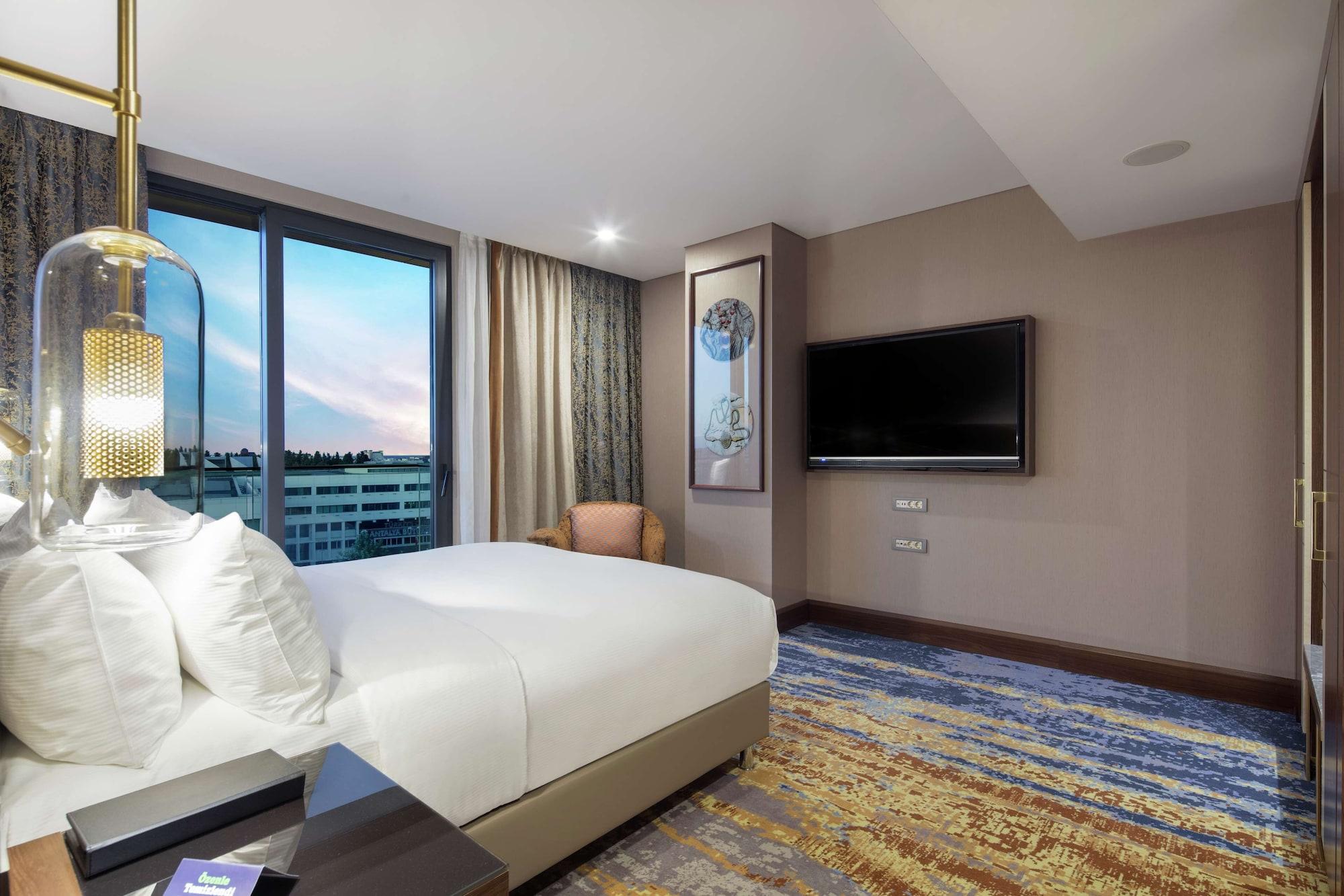 Doubletree By Hilton Antalya City Centre Екстериор снимка A bedroom at the hotel