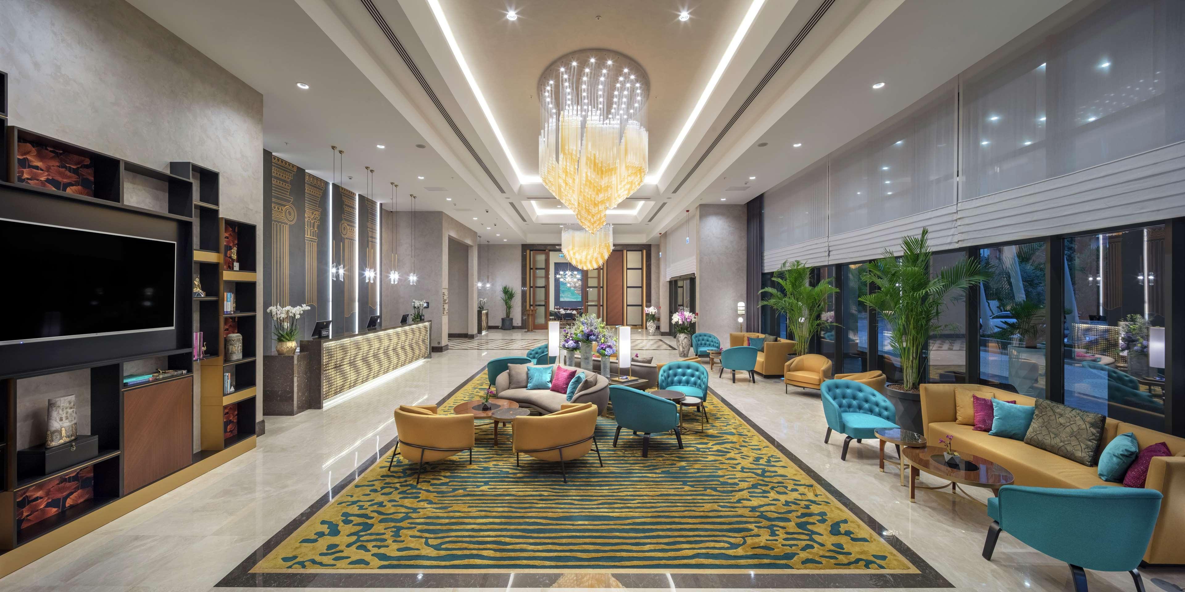 Doubletree By Hilton Antalya City Centre Екстериор снимка Lobby
