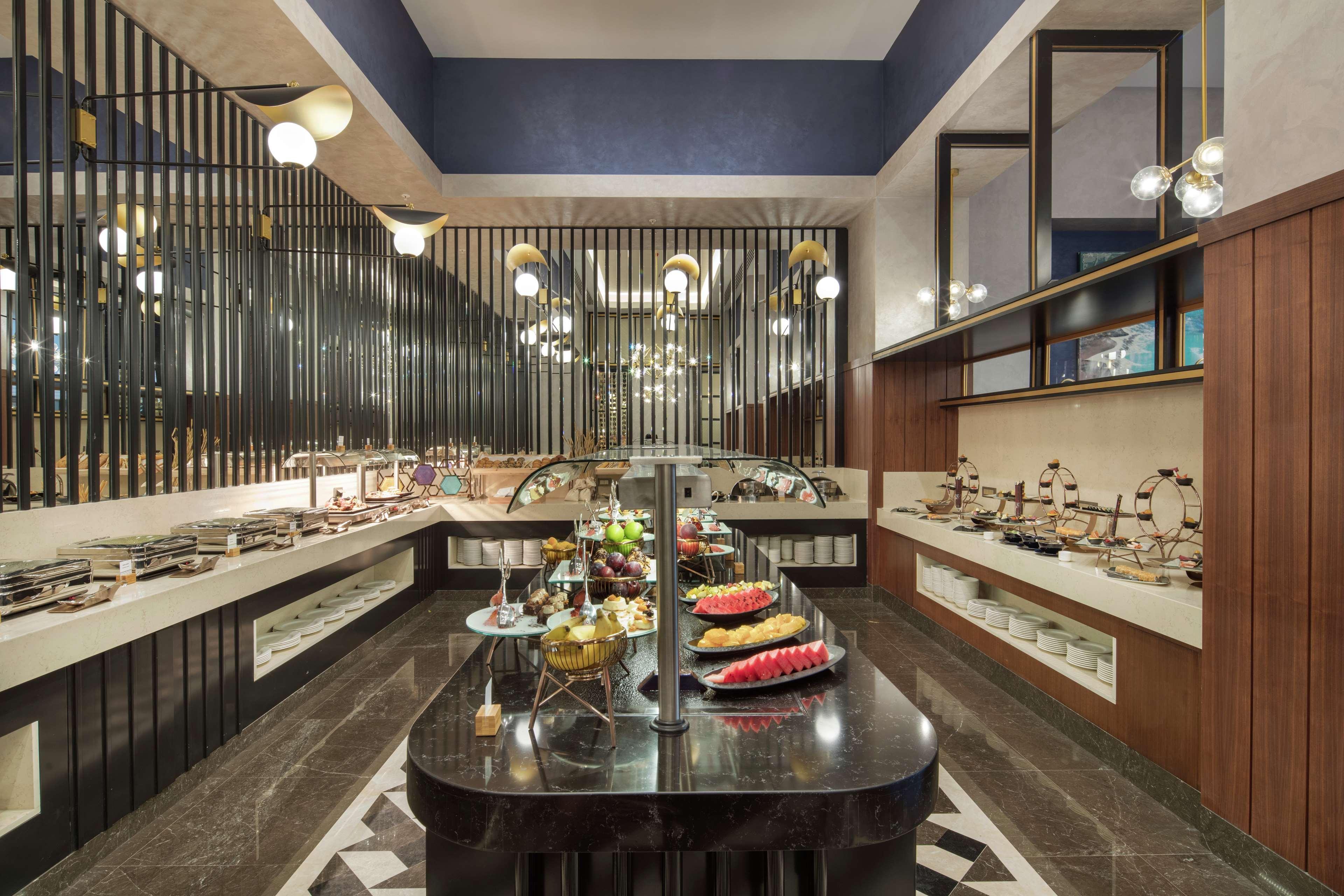 Doubletree By Hilton Antalya City Centre Екстериор снимка The lounge at the airport