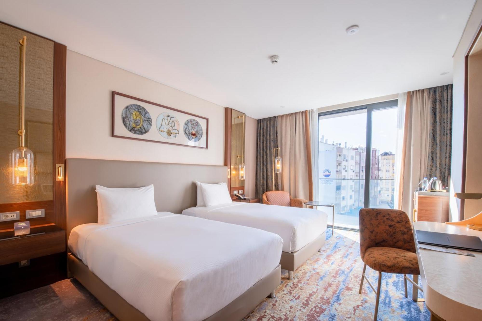 Doubletree By Hilton Antalya City Centre Екстериор снимка Deluxe room