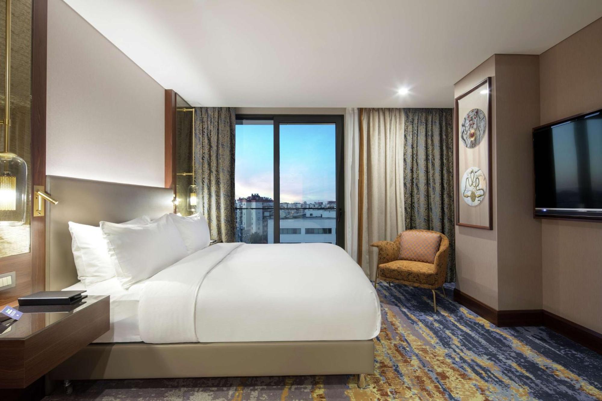 Doubletree By Hilton Antalya City Centre Екстериор снимка A guest room at the hotel