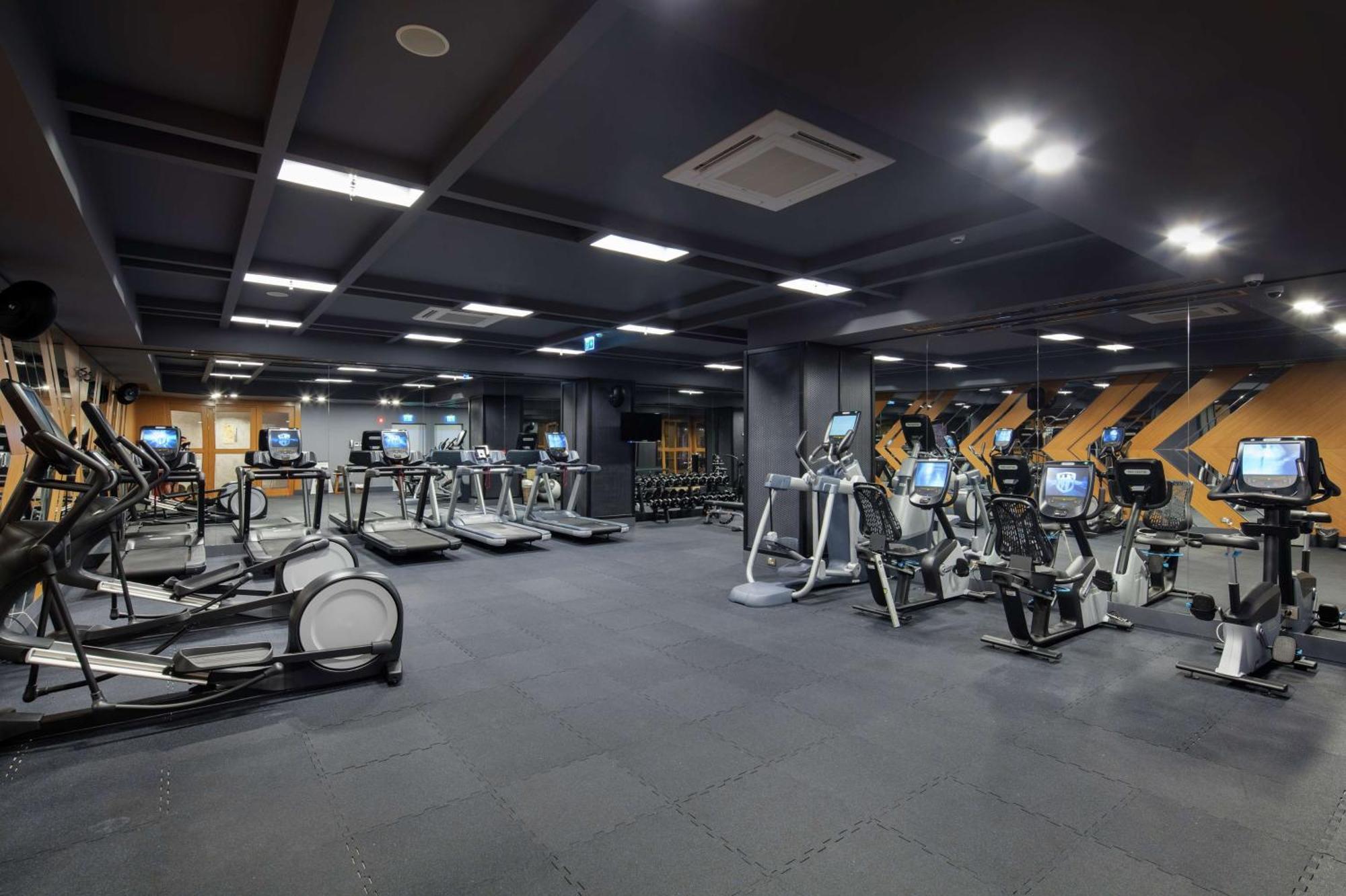 Doubletree By Hilton Antalya City Centre Екстериор снимка The gym at the hotel