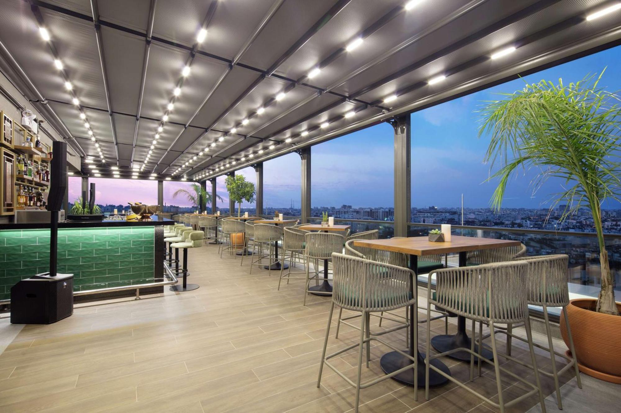 Doubletree By Hilton Antalya City Centre Екстериор снимка Sky Bar