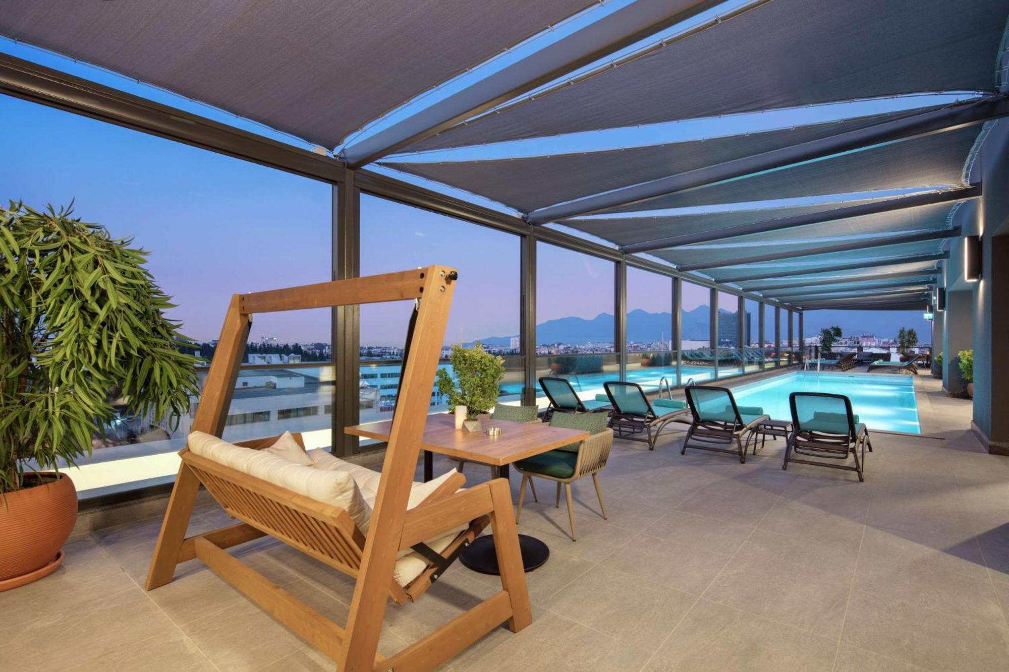 Doubletree By Hilton Antalya City Centre Екстериор снимка The hotel's rooftop pool